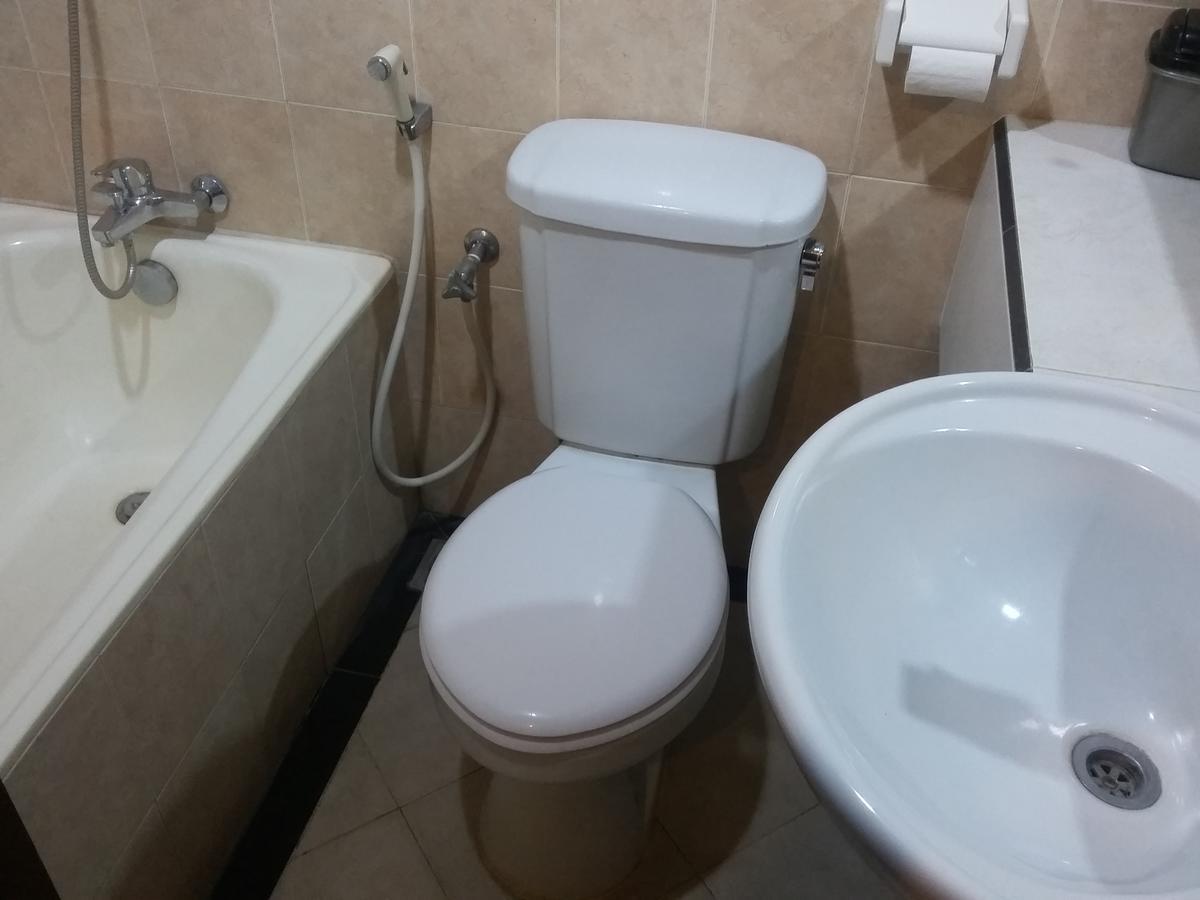 Hotel Kharisma Мадиун Екстериор снимка