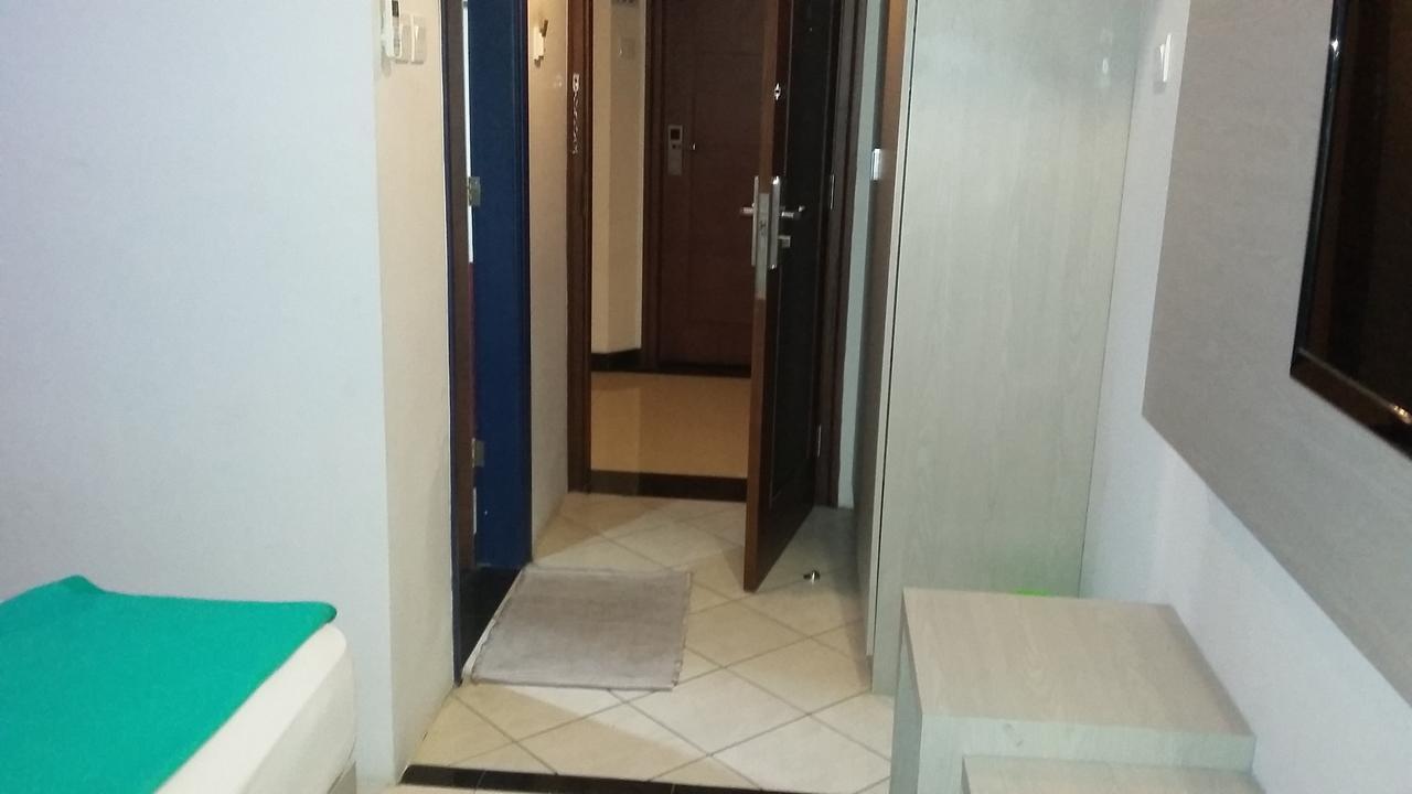 Hotel Kharisma Мадиун Екстериор снимка