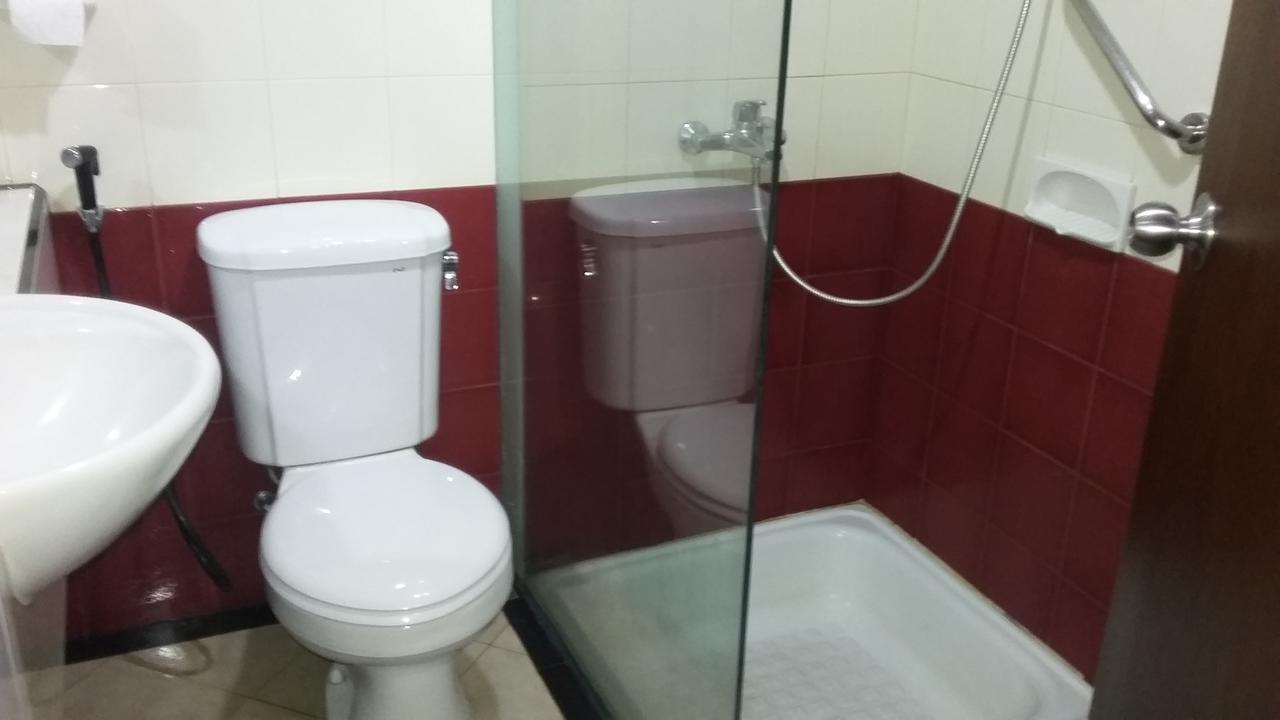 Hotel Kharisma Мадиун Екстериор снимка
