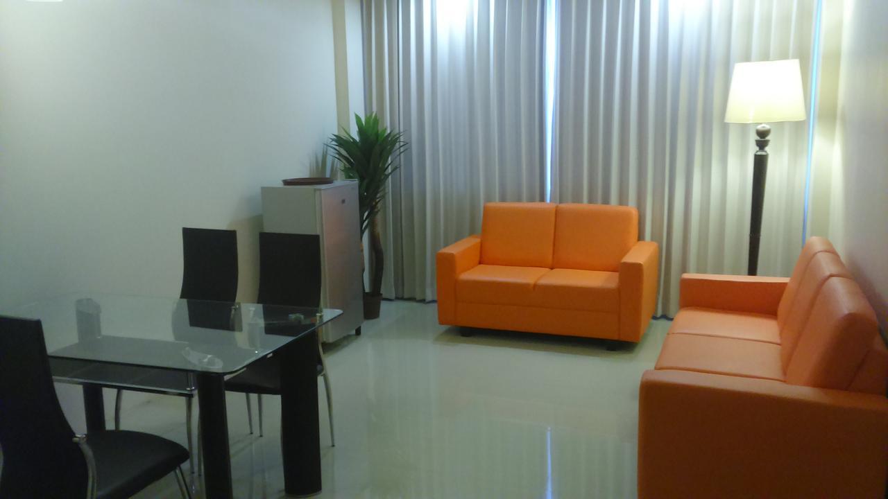 Hotel Kharisma Мадиун Екстериор снимка