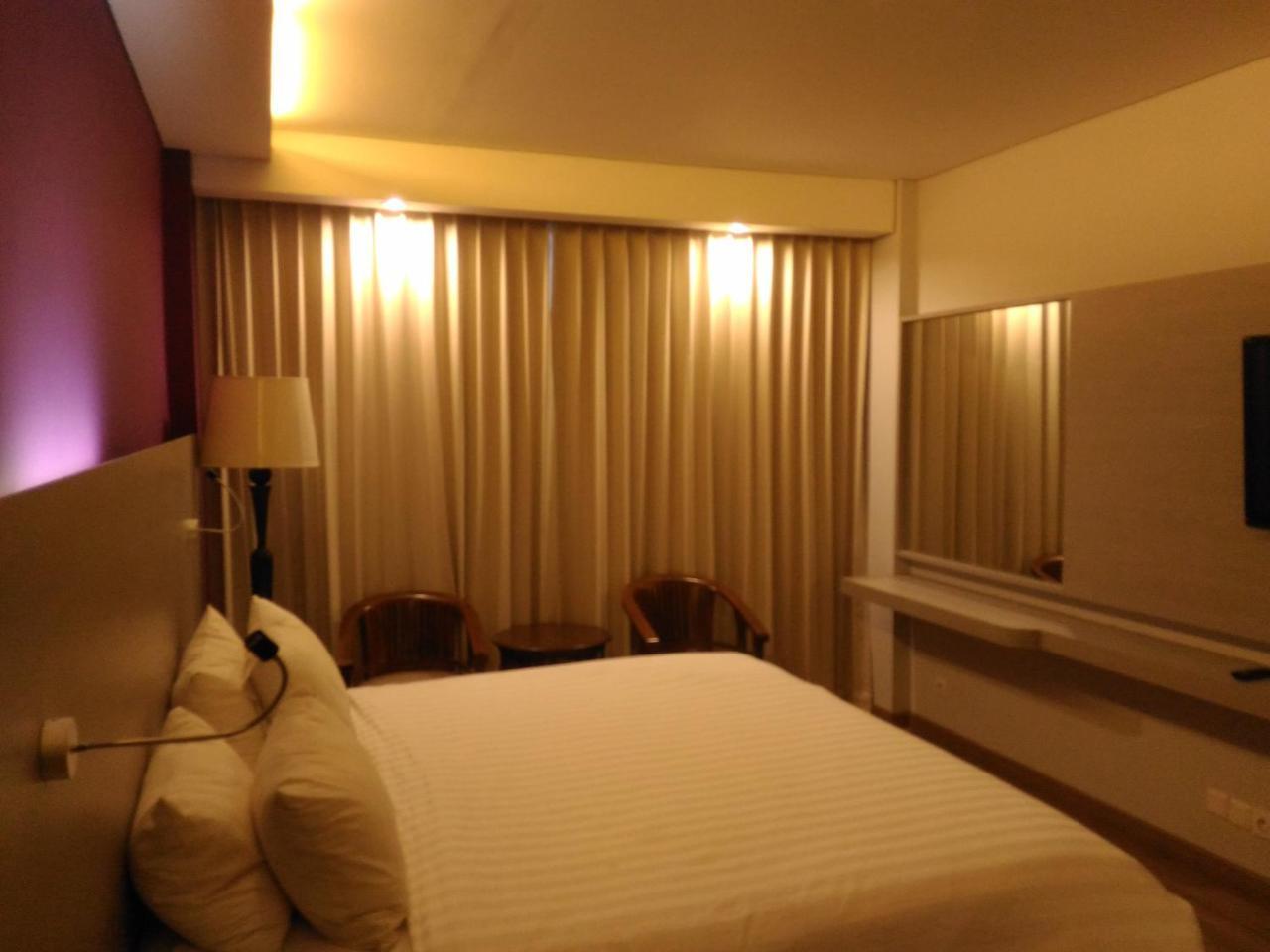 Hotel Kharisma Мадиун Екстериор снимка